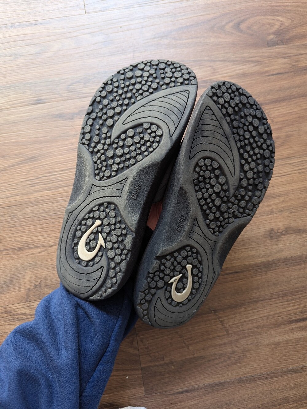 OluKai Men's Grey Slide Sandals with Adjustable Strap Sz 11 - Picture 5 of 7
